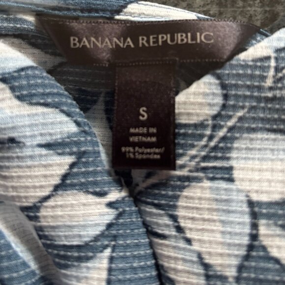 Banana Republic V-Neck Blouse Blue & White Leaves Semi Sheer 3/4 Sleeves EUC - Picture 7 of 8